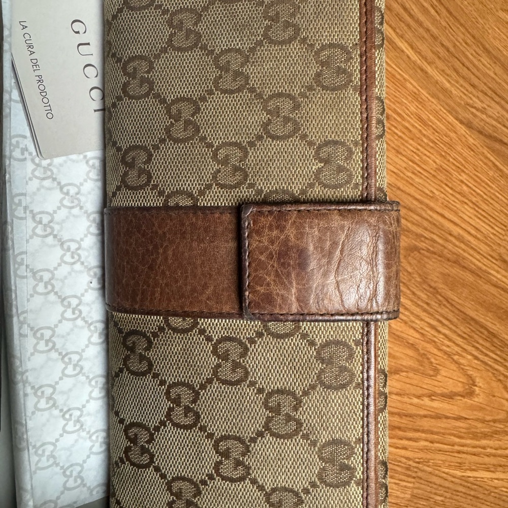 Gucci Authentic wallet